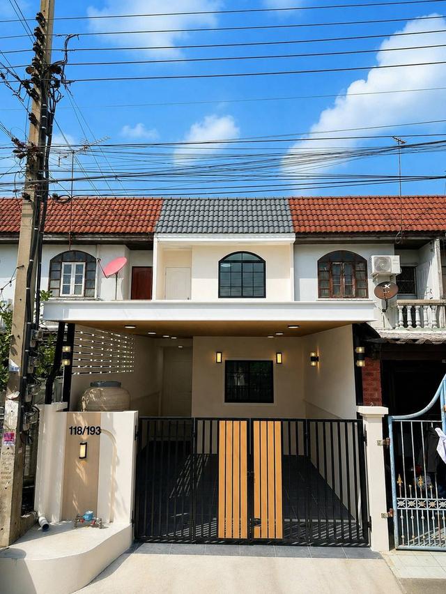 หมู่บ้านบัวทอง2  ติดรถไฟฟ้าสายสีม่วง สถานีคลองบางไผ่ ทาวน์เฮาส์ 2 ชั้น   ตกแต่งใหม่พร้อมอยู่ 1