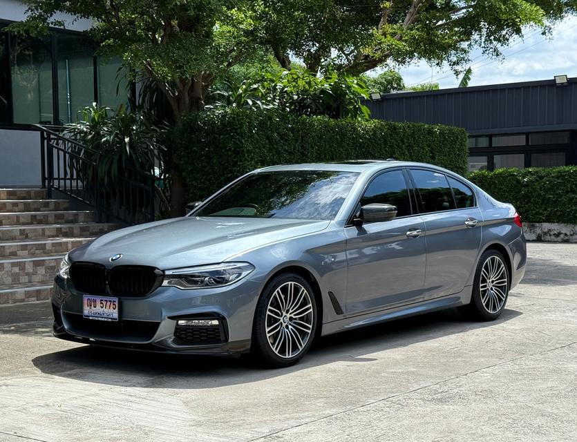 2018 BMW 530I MSPORT ( RARE ITEM ) รถมือเดียว สภาพป้ายแดง วิ่งน้อยเพียง 72,000 กม ไม่เคยมีอุบัติเหตุครับ
