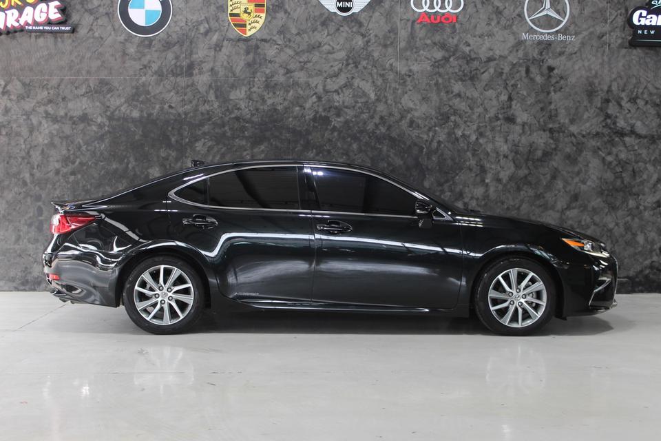 รหัสรถ JRS5482 Lexus ES300h ปี 2017