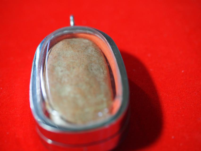 พระลีลาข้างดอกไม้เนื้อดิน กรุลานทุ่งเศรษฐี จ.กำแพงเพชร