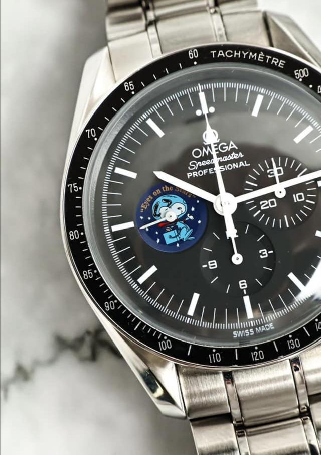 Omega Speedmaster Moonwatch "Snoopy Award" 3