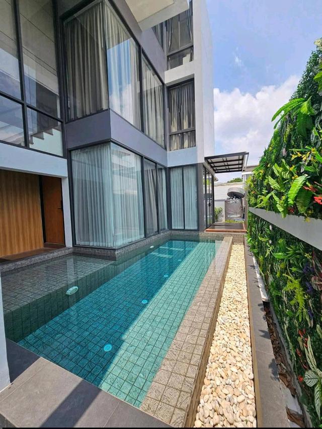 ขายบ้านแฝด Pool Villa 3.5 ชั้น พระราม 9 ตกแต่งหรู พร้อมอยู่ ให้พื้นที่ใช้สอยมากกว่าบ้านเดี่ยว 3