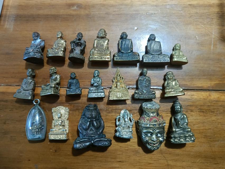 ชุดเหมา พระรูปหล่อ องค์ลอย รวมเกจิ 20 องค์