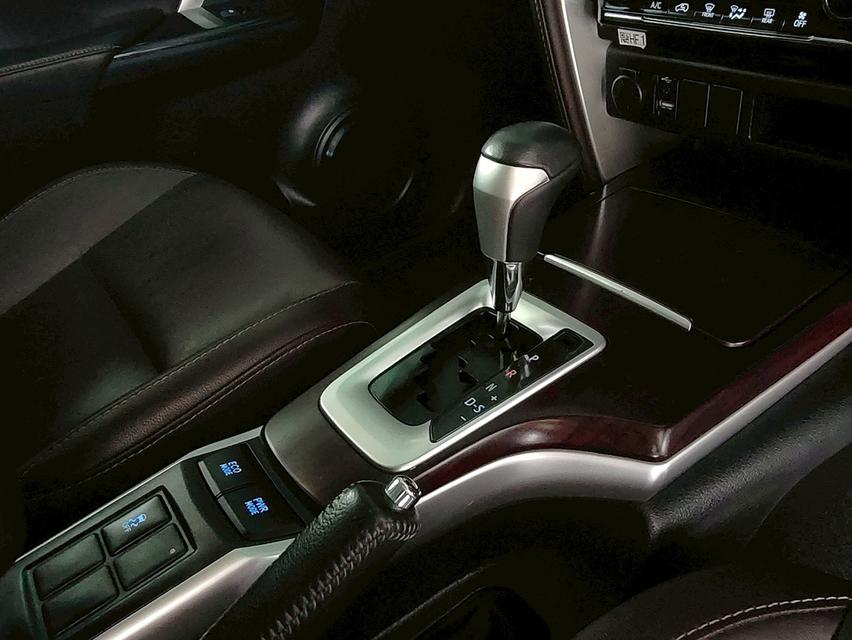 Toyota New Fortuner 2.4 V 2WD ปี 2018 14