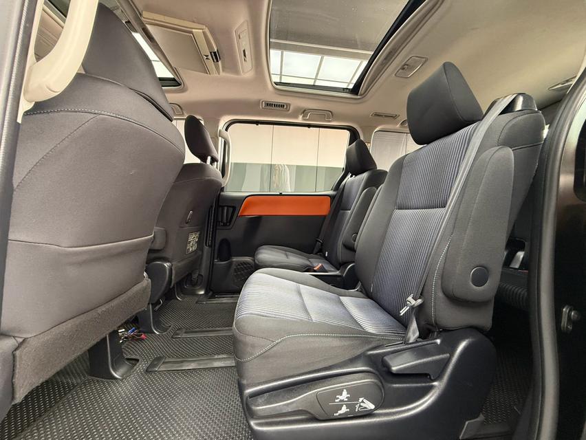 TOYOTA VOXY, 2.0 ZS  โฉม ปี14-ปัจจุบัน สีดำ ออโต้  เครื่องยนต์ 2.0 เบนซินล้วน ไม่เคยติดแก๊สมาก่อน รูปที่ 12