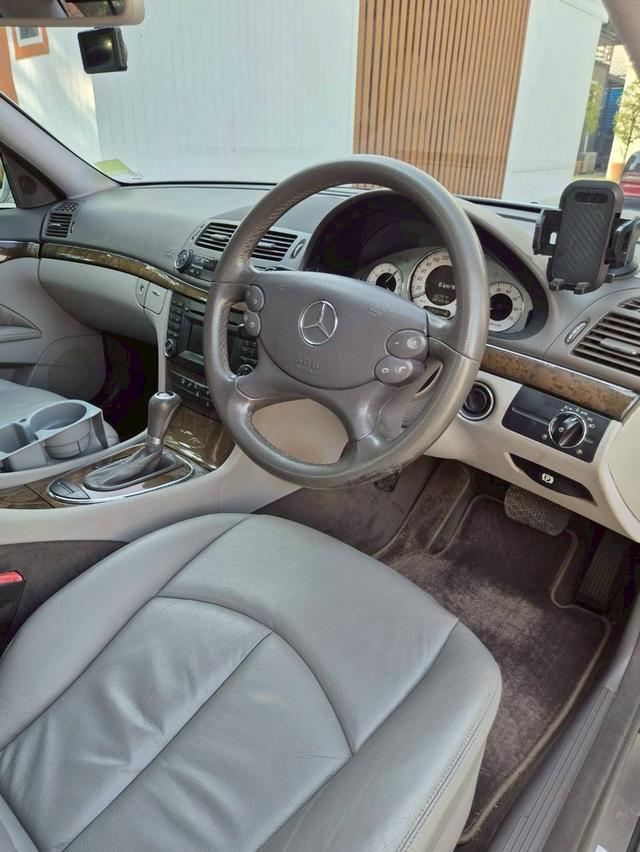 ขาย Benz E200 ปี 2009 สีเงิน ไมล์วิ่งน้อย สภาพเดิมๆ รูปที่ 5