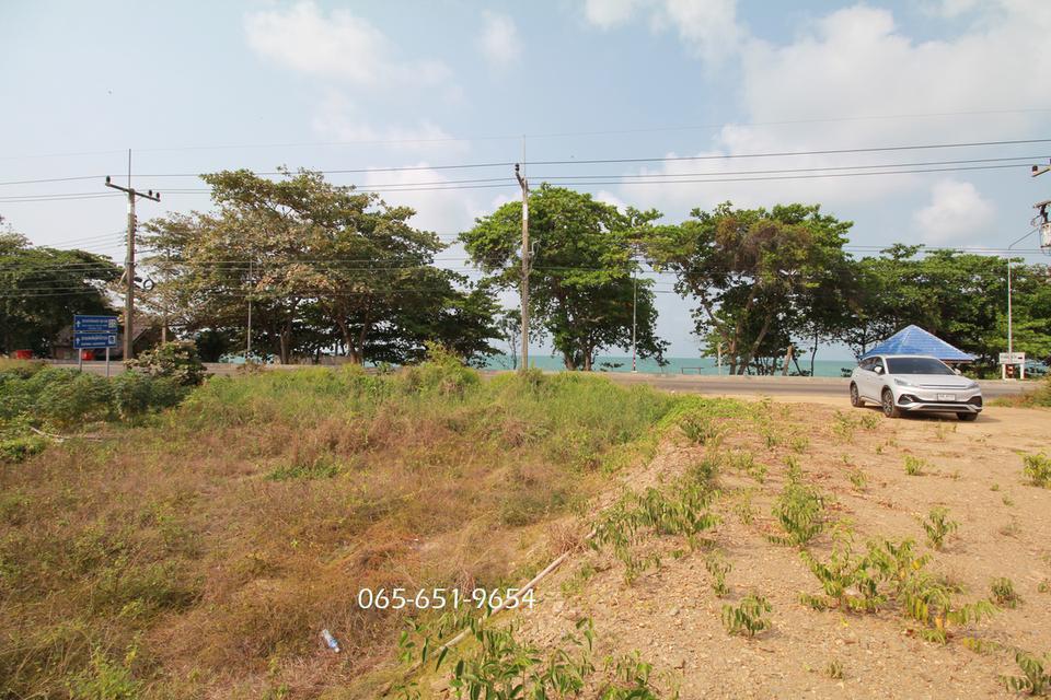 ลดแรง!ขายที่ดินติดทะเลหาดแม่รำพึง ไร่ละ 8.5 ล้าน เนื้อที่ 5-2-46 ไร่ ติดถนน 3 ด้าน ตะพง ระยอง 1