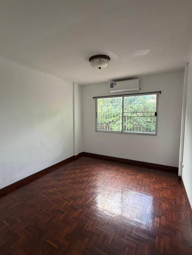 ให้เช่าทาวน์เฮ้าส์ 2 ชั้น ถนนนวลจันทร์ซอย 27 เขตบึงกุ่ม เนื้อที่ 28 ตรว 115 ตรม 9