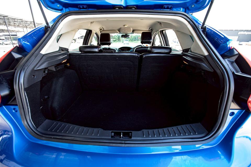 Ford focus 1.6 Sport ปี 2014  สีน้ำเงิน 5 ประตู 15
