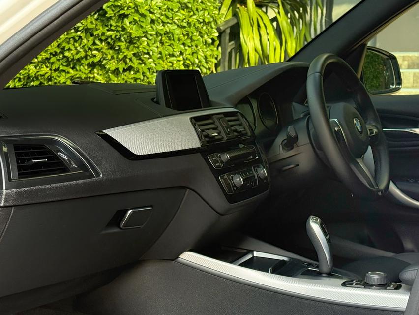 2019 BMW 118I M PERFORMANCE รถมือเดียว 70,000 กม รถเข้าศูนย์ตรงระยะ รถไม่เคยมีอุบัติเหตุครับ รูปที่ 11