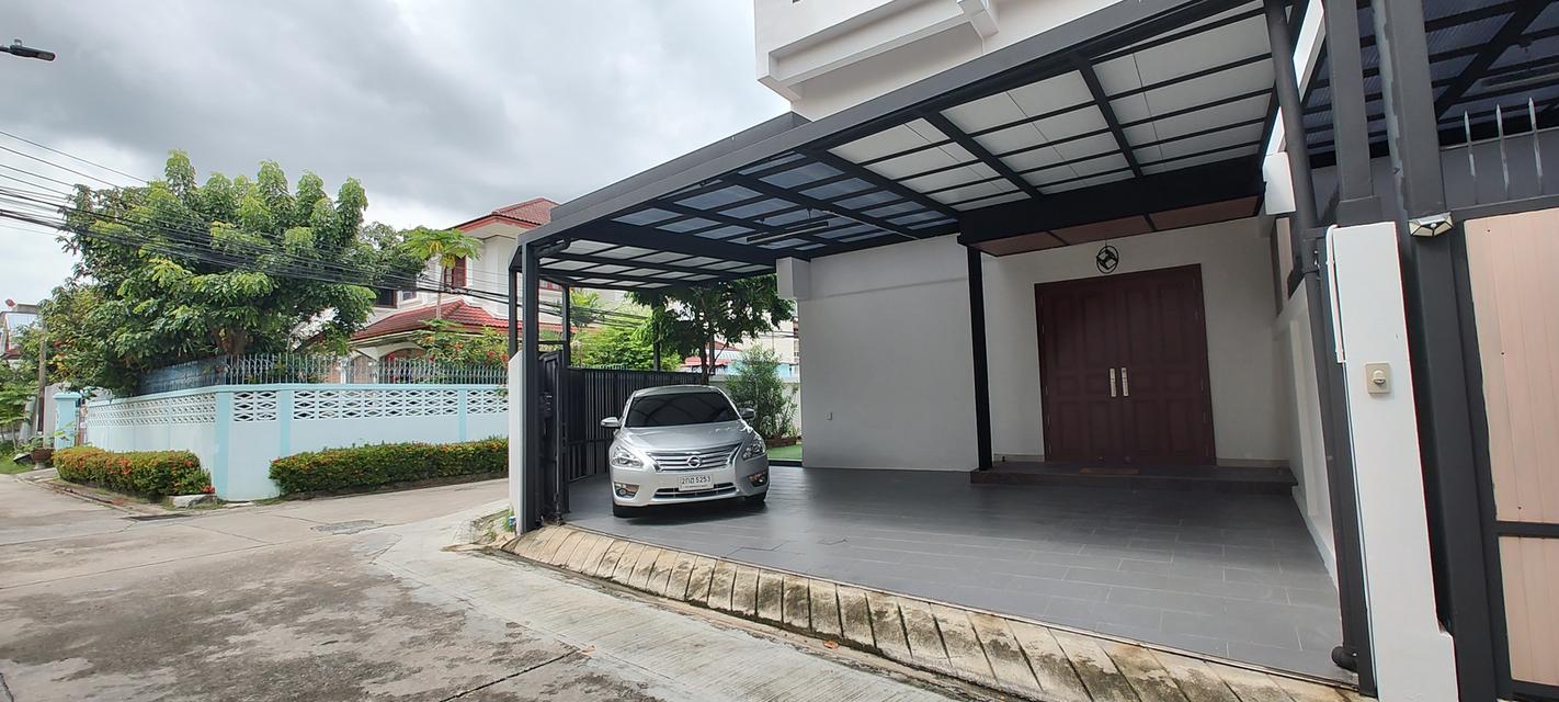 ทาวน์โอม 3 ชั้นครึ่ง ลาดพร้าว 25 แยกรัชดา-ลาดพร้าว เนื้อที่ 44 ตารางวา แปลงมุม กว้างมาก พร้อมอยู่ 14