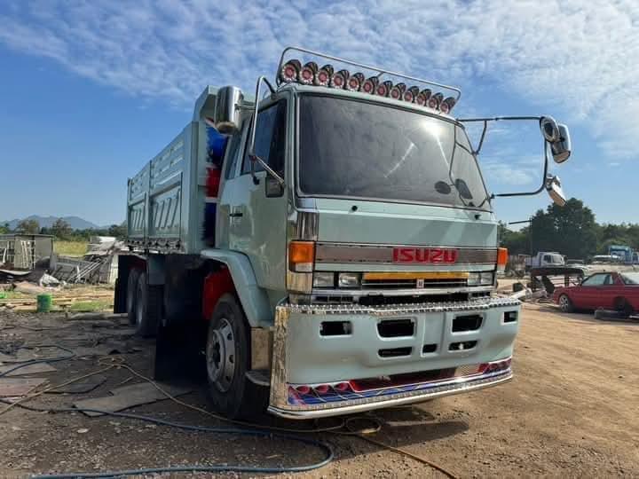 ISUZU 10 ล้อดั้มพ์ ROCKY 2