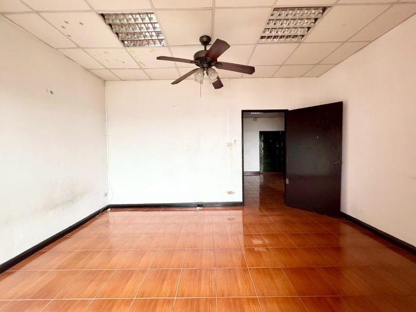 [For Sale] ขายคอนโด 2 ห้องนอน ถูกสุดในโครงการ คันทรี คอมเพล็กซ์ บางนา (Country Complex Bangna) ที่จอดรถ 2 คัน ใกล้ BTS บางนา 7