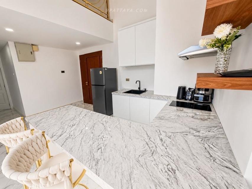 For Sale & Rent 160sqm — Luxury Sea View CondoSpacious sea view condominium with large living area, located on a high floor 13