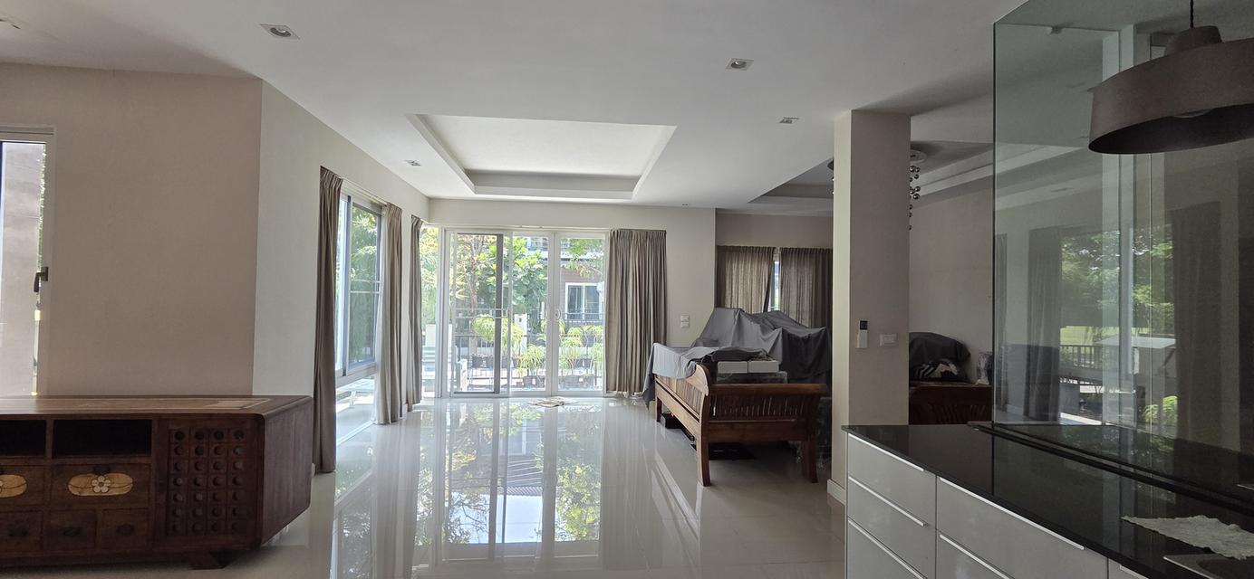 บ้านเดี่ยวหลังมุมในโครงการลัดดารมย์บางนา 5