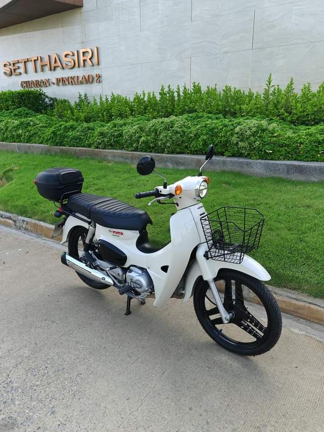 Honda super Cub สีครีมมม 3