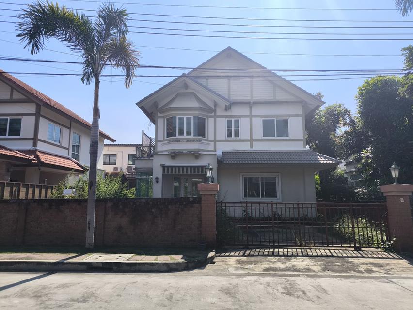 บ้านเดี่ยวหมู่บ้านลัดดารมย์ พระราม5 - รัตนาธิเบศร์ ราคา 9,999,999 บาท ขนาด 81.9 ตารางวา ติดถนนเมนไม่ต้องเข้าซอย 1