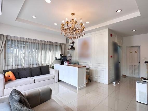 ขายบ้านสวย ติดถนนเลียบด่วนรามอินทรา ใกล้ central eastville ถนนประดิษฐ์มนูธรรม วังทองหลาง กทม. 4