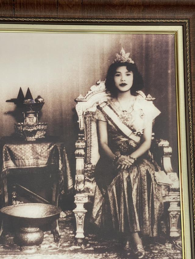 กรอบรูปในหลวงรัชกาลที่9 วันราชาภิเษกสมรส ณ วังสระปทุม กรอบใหญ่ 3