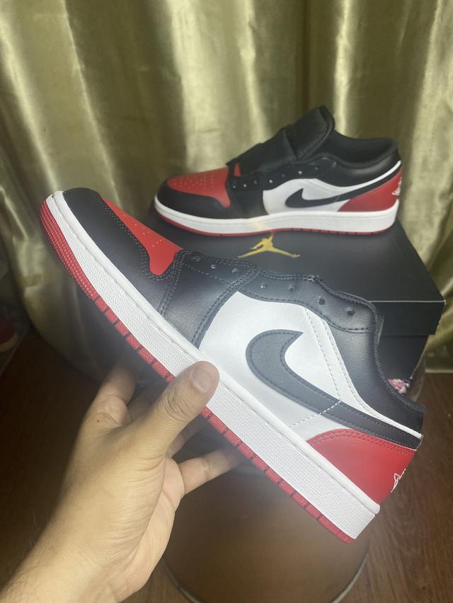 AIR JORDAN1 LOW BRED TOEV.2 รูปที่ 2