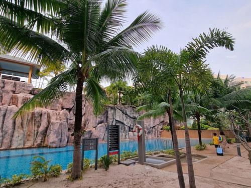 ขาย/ให้เช่าคอนโดติดสระ pool access วิวน้ำตกจากผาหิน ลากูน่า บีช รีสอร์ท 3 - เดอะ มัลดีฟส์แบบ 1 ห้องนอน ในจอมเทียน, พัทยา