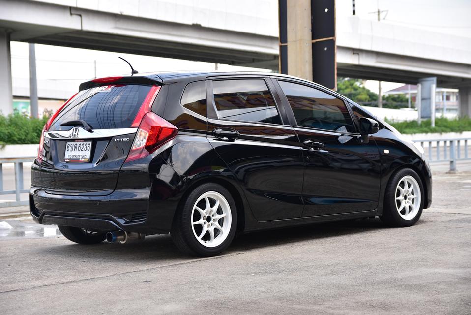 2023 HONDA JAZZ 1.5V AUTO รูปย่อยที่ 3