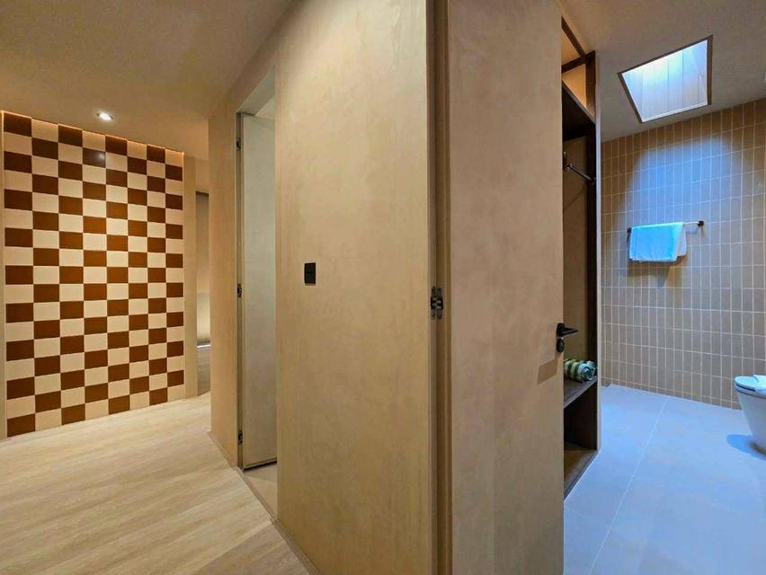 Newly built luxury pool villa for sale in the heart of Pattaya. 11