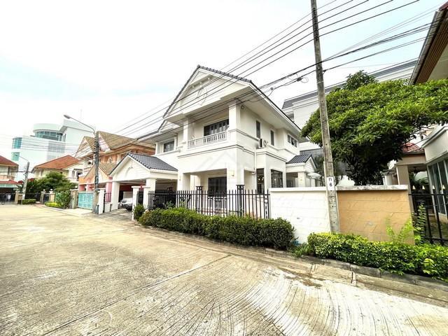 ให้เช่า บ้านเดี่ยว รีโนเวทใหม่ บ้านกรองทอง พัฒนาการ 32 เดินทางใกล้ทองหล่อ 5 กม. เหมาะอยู่อาศัยหรือทำโฮมออฟฟิศ **เลี้ยงสัตว์ได้  1