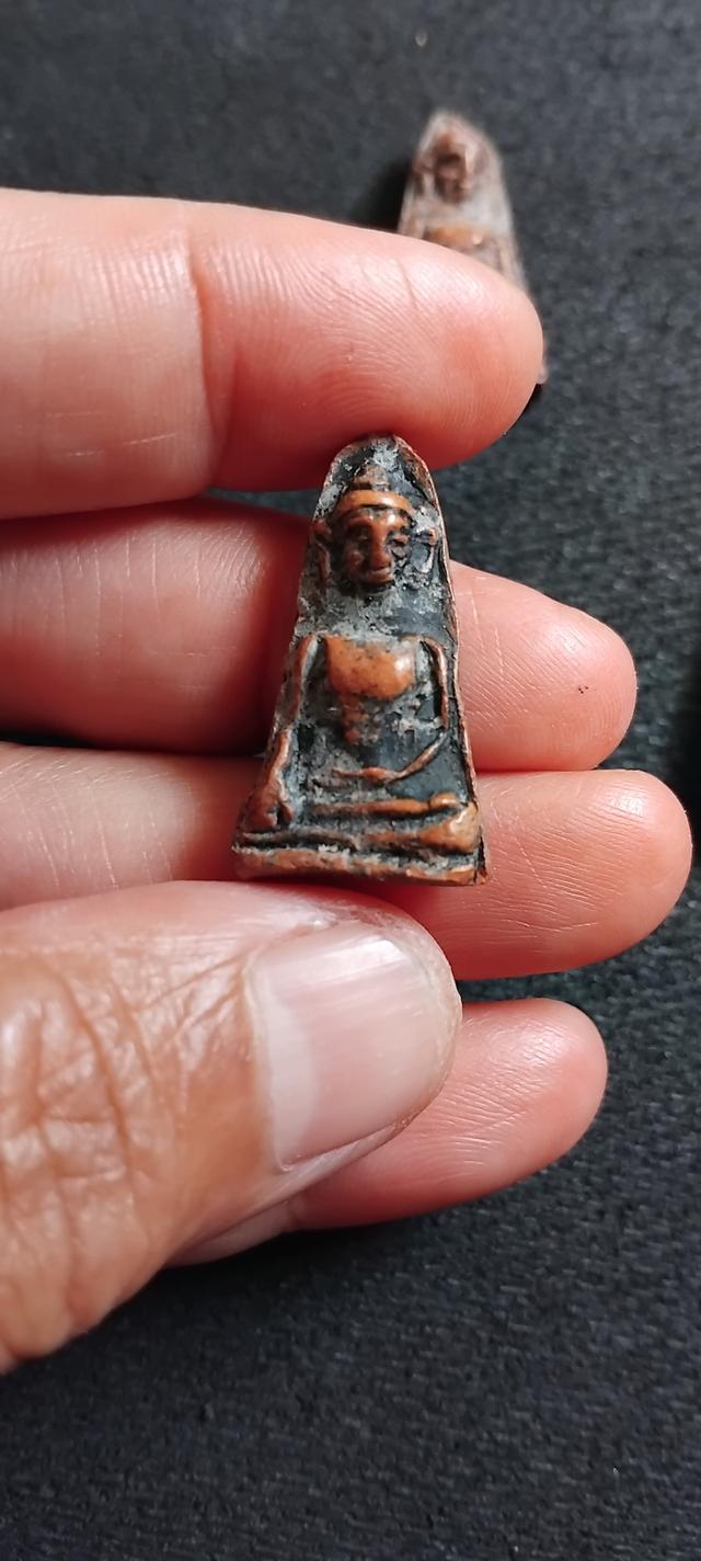 พระกรุผงสุพรรณ องค์ละ 650