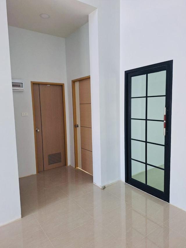 บ้านเดี่ยว ทำเลดี ห่าง รพ.พานทองเพียง 3 กิโลเมตร 2 นอน 2 น้ำ  2 จอดรถ  6