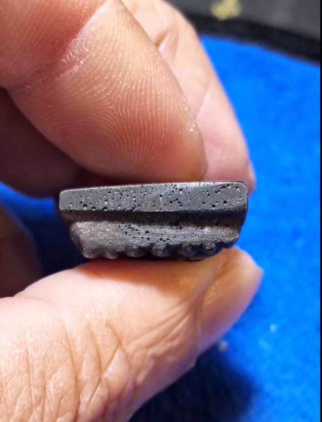 หลวงปู่ทวดพิมพ์เตารีดมาใหม่เปิดแบ่งปันให้ครับ รูปที่ 5