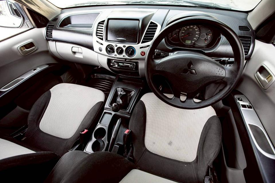 Mitsubishi Triton Cab 2.4 เบนซิล สีเทา CNG ปี 2011 มือเดียวป้ายแดง 16