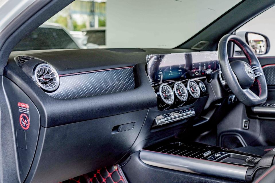 รหัสรถ NP4142 รุ่นรถ : BENZ GLA200 AMG FACELIFTปีรถ : 2025 10