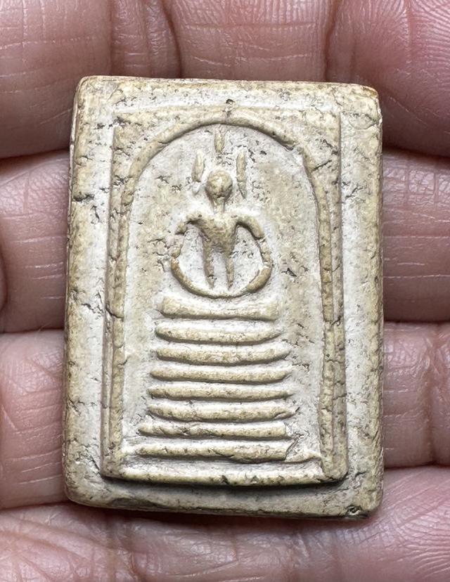 พระสมเด็จวัดเกศไชโย พิมพ์เจ็ดชั้นนิยม