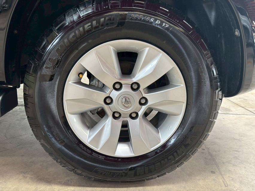 TOYOTA FORTUNER 2.7 V ปี2011 16