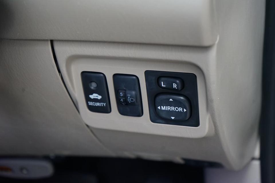 2012 TOYOTA INNOVA 2.0G 12