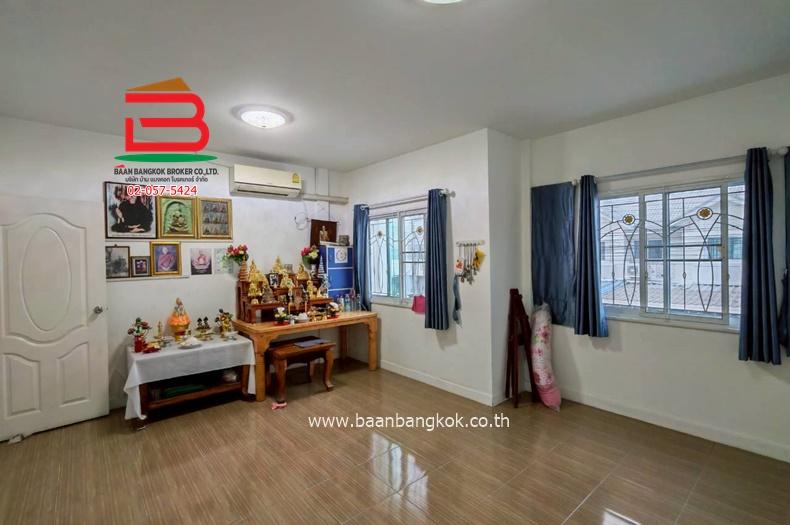 ทาวน์เฮาส์ หมู่บ้าน อยู่เจริญ 5 (รังสิต-นครนายก 74) ติดถนนไสวประชาราษฎร์ เนื้อที่ 21.6 ตารางวา ใกล้ตลาดกลางลาดสวาย ตำบลลาดสวาย อำเภอลำลูกกา จังหวัดปทุ 10