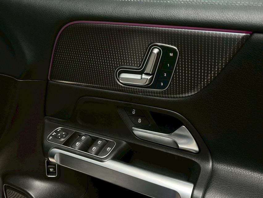 Mercedes-Benz GLB200 ปี 2021 วิ่ง 10000 KM 8