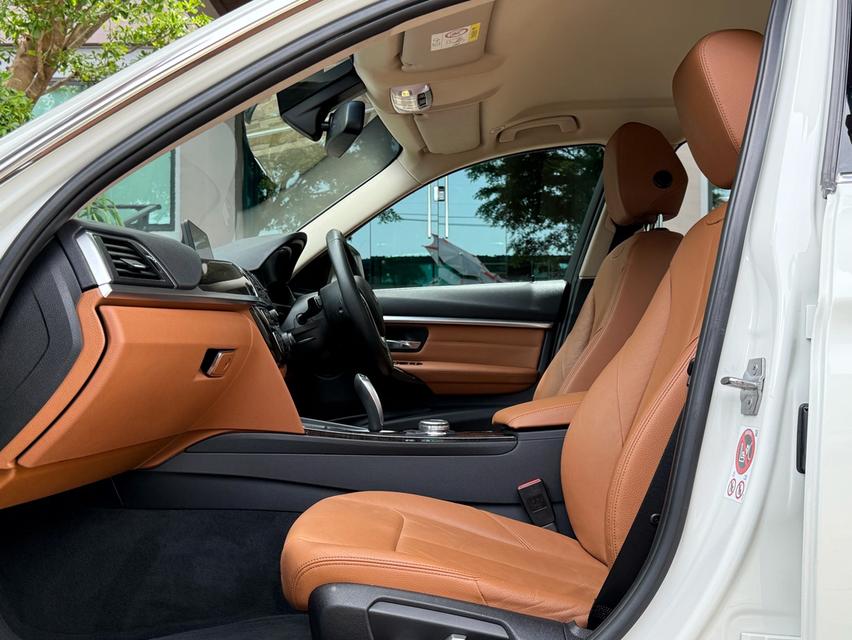 2018 BMW 330e LCI รถมือเดียวออกป้ายแดง รถวิ่งน้อยเพียง 90,000 กม ประวัติศูนย์ครบ รถไม่เคยมีอุบัติเหตุครับ 13