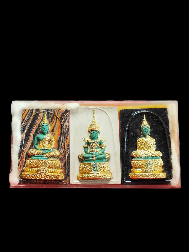 พระแก้วมรกตทรงเครื่องสามฤดู หลวงพ่อเริ่ม วัดบางพระ หรือพระอาจารย์ทองเริ่ม