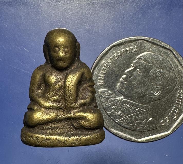 รูปหล่อ ล.พ.เงิน วัดห้วยเขน พิมพ์ B เนื้อโลหะเขียวอมเหลือง 10