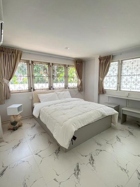 ให้เช่าบ้านเดี่ยว 2 ชั้น 100 ตรว. 4 ห้องนอน หมู่บ้านเมืองทอง 2 โครงการ 3 ซอยพัฒนาการ 53 ตรงข้ามโรงเรียนเตรียมพัฒฯ