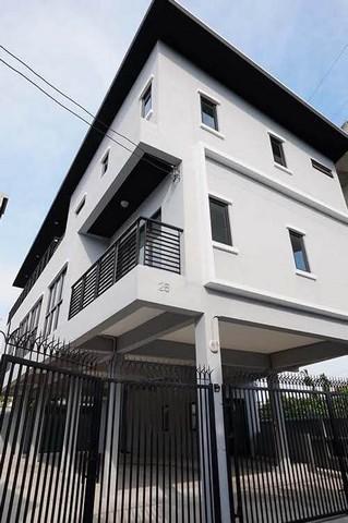 ให้เช่าอาคาร 3 ชั้น 10 ห้องทำงาน 2 ห้องโถง 6 ห้องน้ำ ตรงข้ามเดอะไนน์ พระราม 9 1