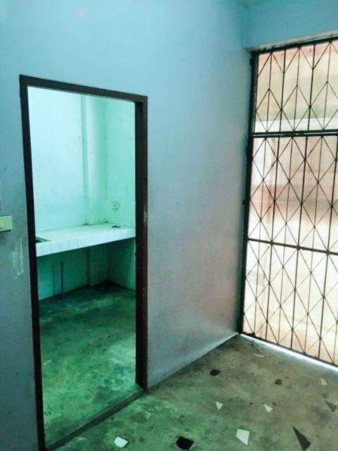 ขายอาคารพาณิชย์ 3 ชั้น 1 คูหา ดูโฮม แหลมฉบัง 2 กม. รร.ทนาพรวิทยา 2 กม. ย่านชุมชน ศ ร้านสะดวกซื้อ หอพัก 3นอน 4 น้ำ ถ.สุขุ 7