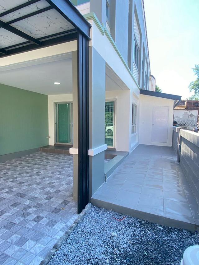 ทาวน์เฮาส์ 2 ชั้น ,หลังมุม เนื้อที่ 23.9 ตร.วา ขายหมู่บ้านกลอรี่เฮาส์ ถ.รามอินทรา 65 แยก 2-2 แขวงท่าแร้ง เขตบางเขน กรุงเทพฯ  3