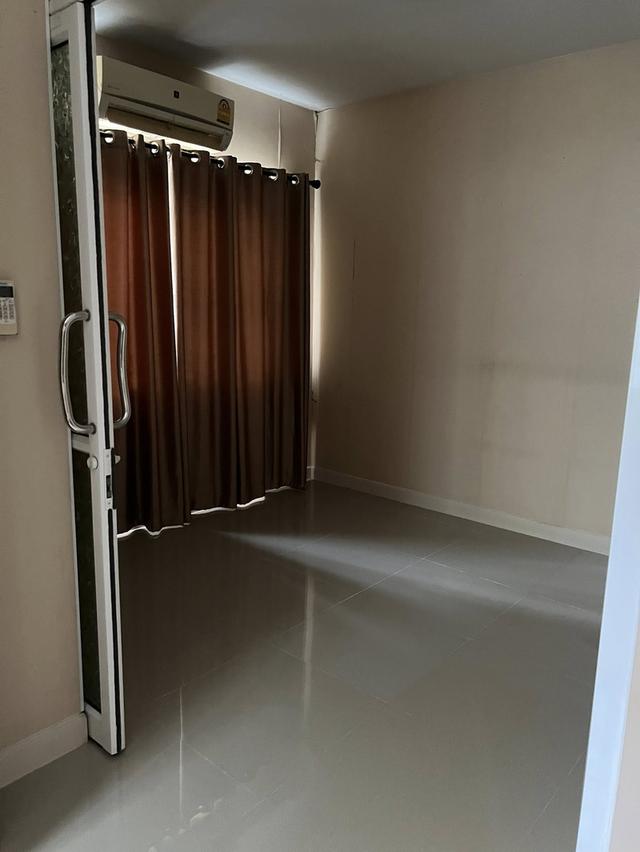 THE VILLAGE KM 8บางนา 4นอน2น้่ำ 28 ตารางวา ทิศใต้เลขมงคล 14