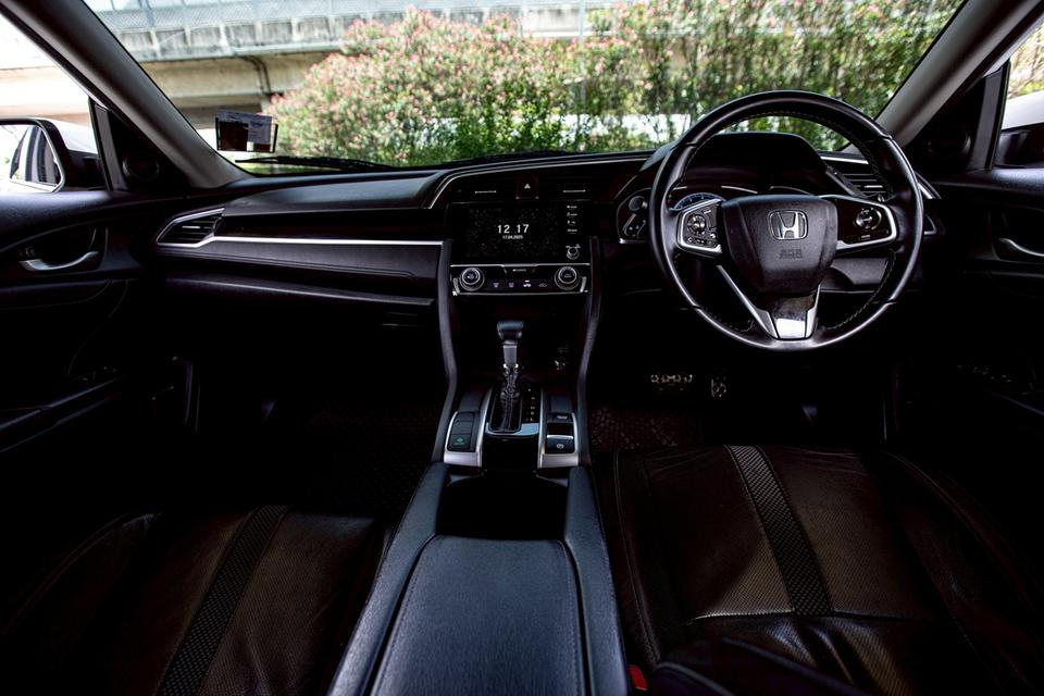 Honda Civic FC 1.8EL ปี2020 สีขาว มือเดียว แต่ง RS 13