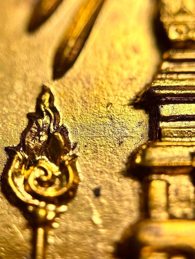 เหรียญสมโภชพระธาตุพนมปี2518 กะไหล่ทอง บล็อกแตก2จุด รูปที่ 6
