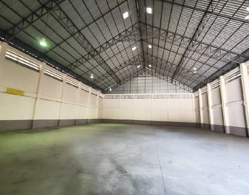 ให้เช่าโกดังพร้อมสำนักงาน พร้อมห้องพัก / พื้นที่ดิน 1 ไร่ / พื้นที่ใช้สอย 1000 ตารางเมตร / ทำเล กระทุ่มแบน / ซอยเทพกาญจนา 4