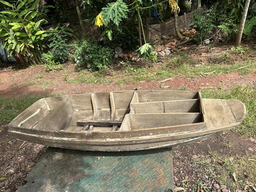เรือไม้เก่า เรือไม้โบราณ เรือรดน้ำ เรือทรวด